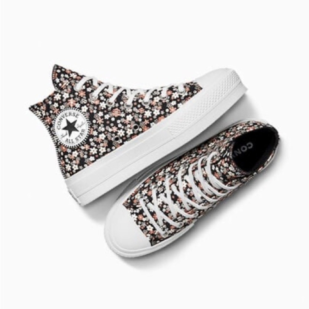 Chuck Taylor All Star Lift Platform Petite Petals NWOB - Picture 2 of 8
